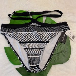 Kenneth Cole Banded Cross Front Bikini Bottom XL